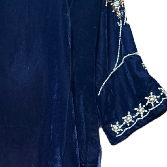 Darakhshan Desire Blue Velvet Embroidered Kurta Set. - Picture 11 of 16